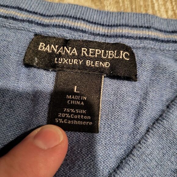 Banana Republic Luxury Blend Silk V Neck Light Weight Sweater Men's Size Large - Picture 6 of 10
